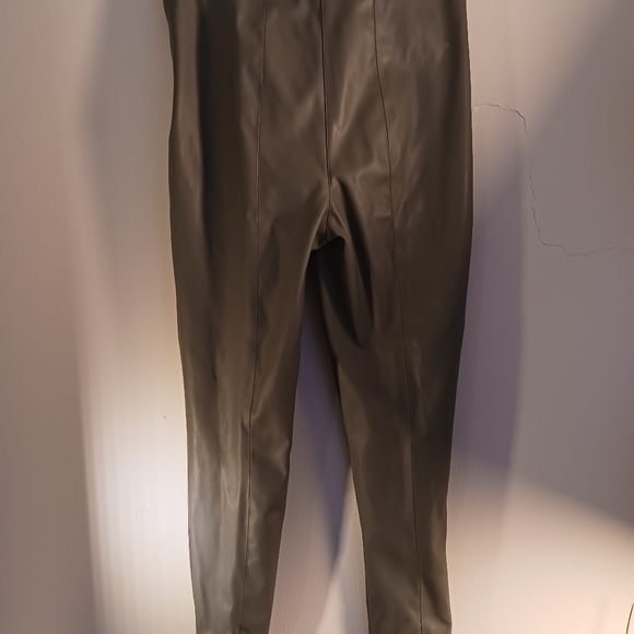 Vegan Leather Stretch Pants in army green MEDIUM - Picture 2 of 2